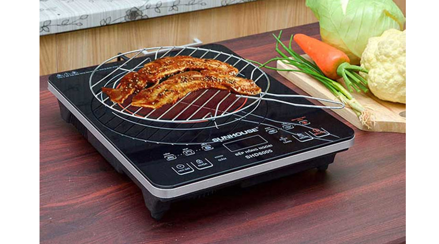 Vì bếp hồng ngoại hoạt động bằng cơ chế truyền nhiệt, nên có thể nướng thịt, cá... còn trên bếp từ thì không thể